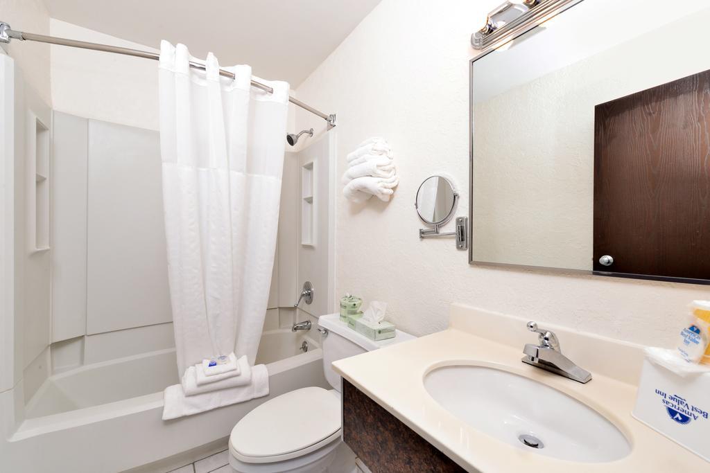 Americas Best Value Inn New Paltz Bagian luar foto